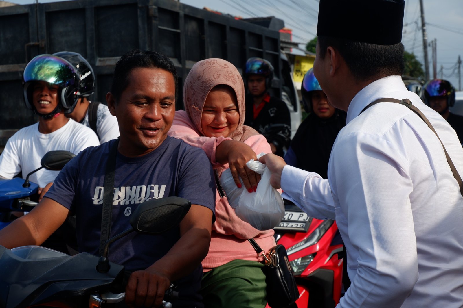 Ramadan Penuh Kepedulian, Lapas Narkotika Pangkalpinang Berbagi 154 Paket Takjil kepada Masyarakat